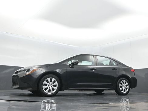 Used 2020 Toyota Corolla LE FWD image 13