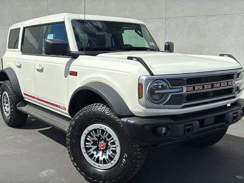 New 2026 Ford Bronco Outer Banks w/ Sasquatch Package AWD/4WD image 1