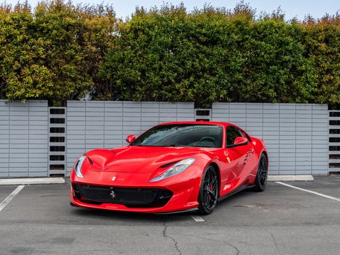Used 2019 Ferrari 812 Superfast RWD image 18