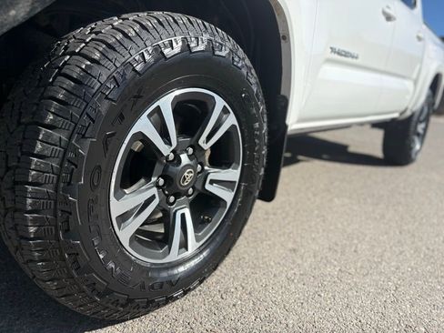 Used 2016 Toyota Tacoma TRD Sport w/ Towing Package image 14