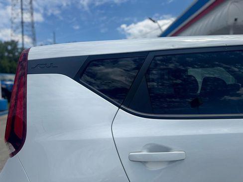 Used 2022 Kia Soul LX w/ Technology Package FWD image 32