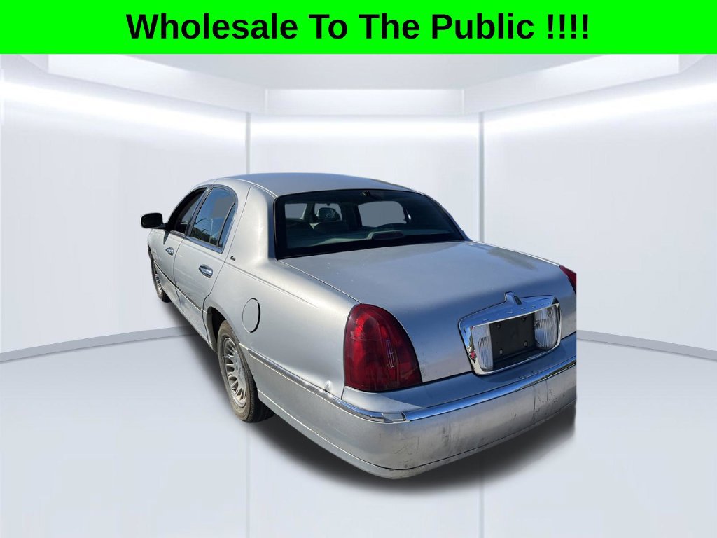 Used 1999 Lincoln Town Car Cartier RWD image 3