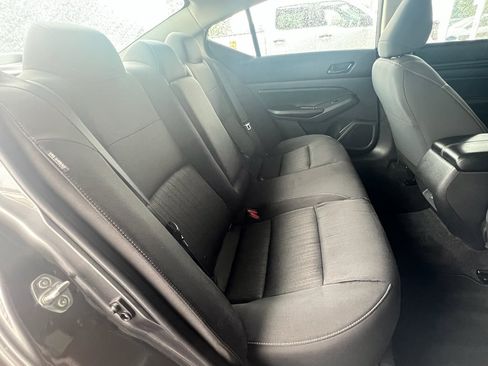 Used 2025 Nissan Altima 2.5 SV FWD image 17