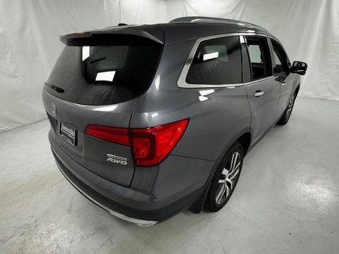 Used 2017 Honda Pilot Touring image 3