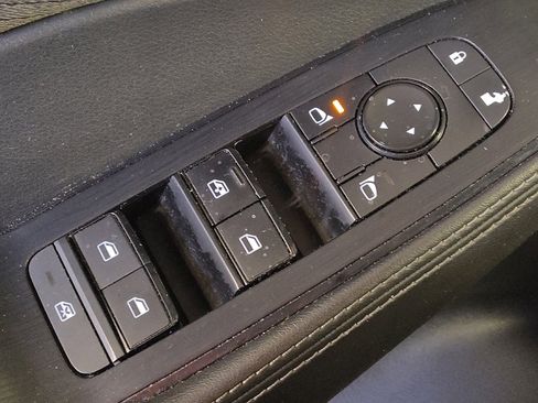 Used 2021 Nissan Rogue SV image 27