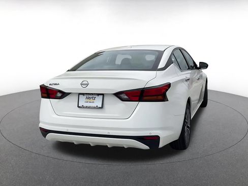 Used 2025 Nissan Altima 2.5 SV FWD image 14