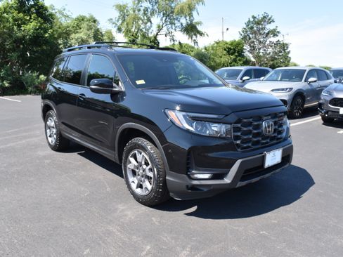 Used 2023 Honda Passport TrailSport image 2