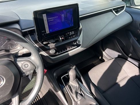 Used 2025 Toyota Corolla LE image 29