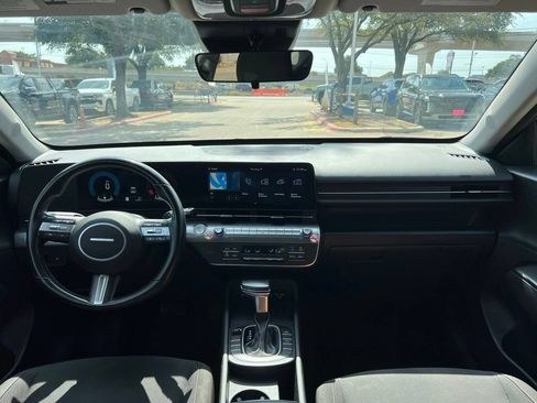 Used 2025 Hyundai Kona SEL FWD image 25