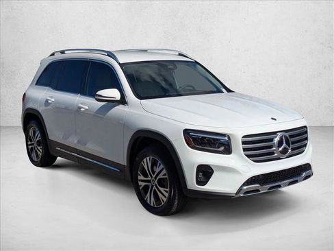 Used 2026 Mercedes-Benz GLB 250 image 3