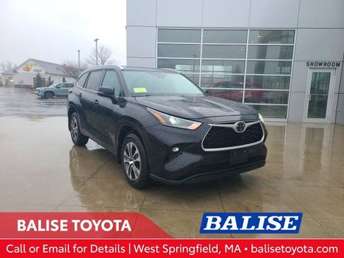 Used 2024 Toyota Highlander XLE image 1