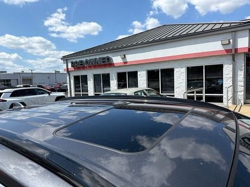 Used 2022 Toyota RAV4 XLE w/ Convenience Package AWD/4WD image 7