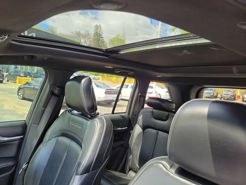Used 2022 Jeep Grand Cherokee Overland AWD/4WD image 11