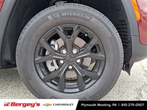 Used 2025 Jeep Grand Cherokee Altitude image 10