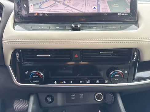 Used 2024 Nissan Rogue SL image 18