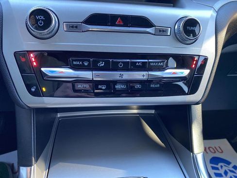 Certified 2022 Ford Explorer XLT w/ Equipment Group 202A image 18