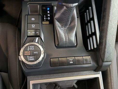 Used 2025 Toyota Tacoma TRD Off-Road image 22