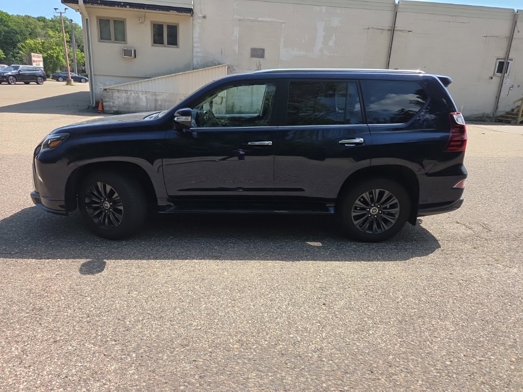 Used 2021 Lexus GX 460 Premium w/ Accessory Package AWD/4WD image 4
