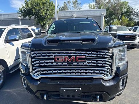 Used 2021 GMC Sierra 2500 Denali w/ Denali Black Diamond Edition AWD/4WD image 2