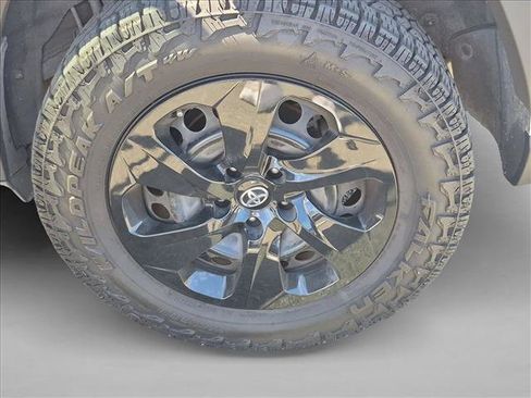Used 2021 Toyota RAV4 LE FWD image 15