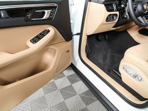 New 2026 Porsche Macan AWD/4WD image 8