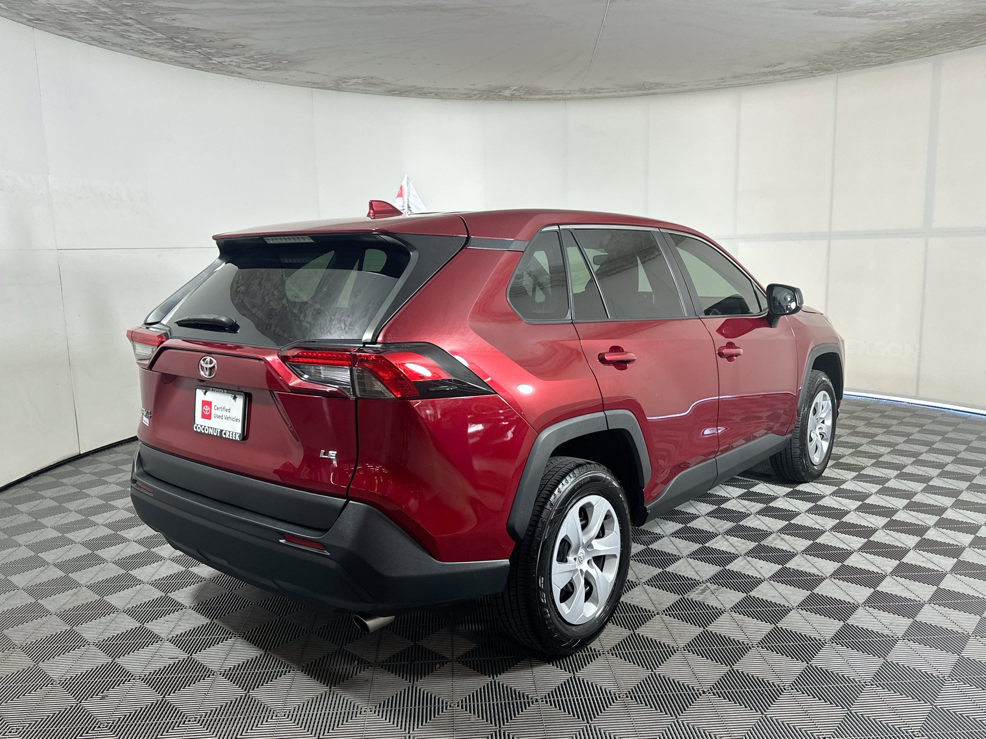 Used 2023 Toyota RAV4 LE FWD image 3