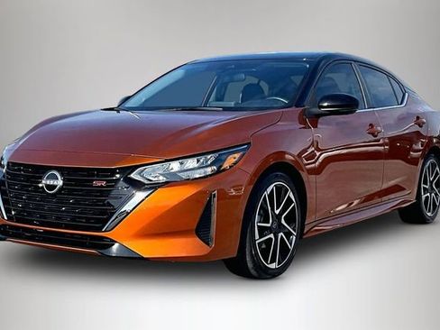 Used 2025 Nissan Sentra SR w/ SR Premium Package FWD image 2