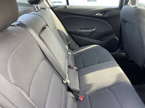 Used 2018 Chevrolet Cruze LT w/ Convenience Package FWD image 9