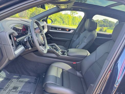 New 2025 Porsche Cayenne image 5