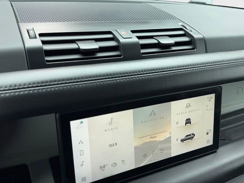 Used 2024 Land Rover Defender 110 S image 30