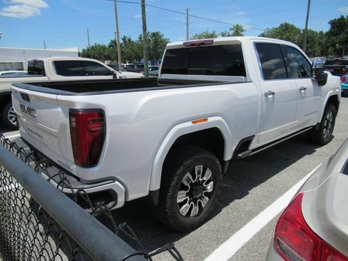 Used 2024 GMC Sierra 2500 Denali w/ Denali Reserve Package AWD/4WD image 3