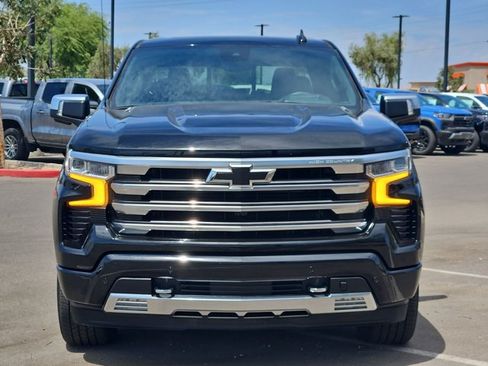 Used 2024 Chevrolet Silverado 1500 High Country w/ High Country Premium Package AWD/4WD image 3