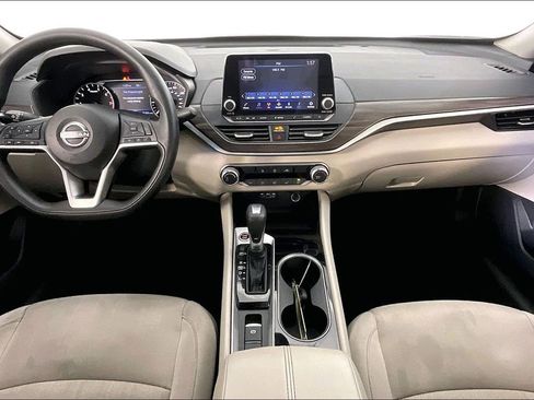 Used 2024 Nissan Altima 2.5 SV AWD/4WD image 21
