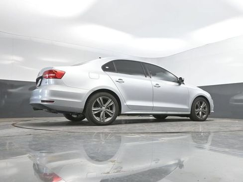 Used 2015 Volkswagen Jetta TDI SE FWD image 40