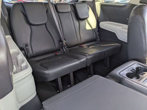 Used 2024 Kia Carnival LX image 29