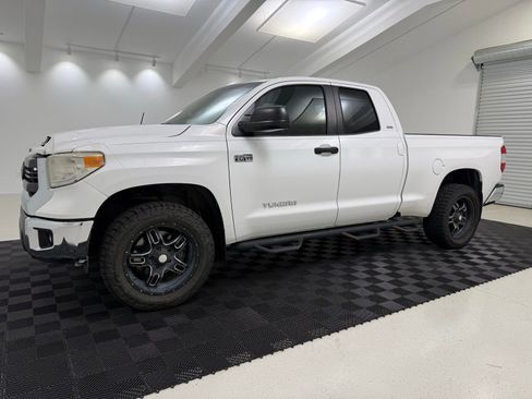 Used 2015 Toyota Tundra SR5 w/ SR5 Upgrade Package AWD/4WD image 2