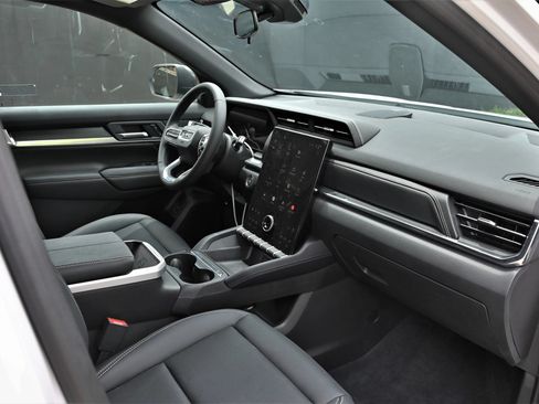 Used 2026 GMC Terrain Elevation w/ Elevation Premium Package FWD image 12