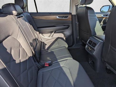 Used 2024 Volkswagen Atlas SE FWD image 29