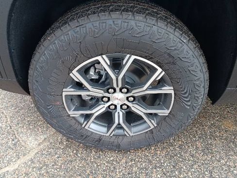 New 2026 GMC Acadia AT4 w/ LPO, Floor Liner Package AWD/4WD image 5