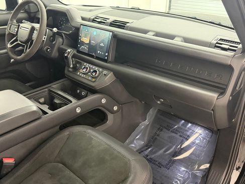 Used 2022 Land Rover Defender 90 V8 AWD/4WD image 28