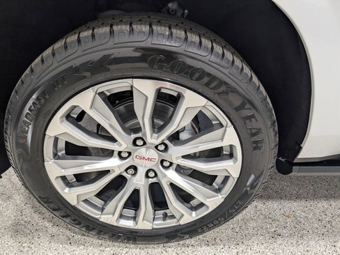 Used 2022 GMC Yukon Denali image 11