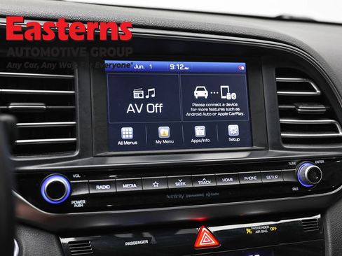 Used 2020 Hyundai Elantra Limited w/ Winter Weather Package FWD image 19