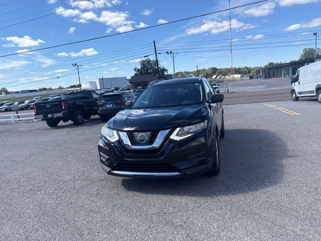 Used 2017 Nissan Rogue SV w/ SV Premium Package FWD image 6