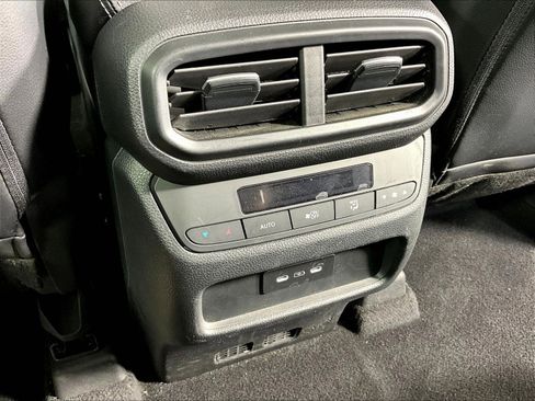 Used 2025 Honda Pilot Touring image 10