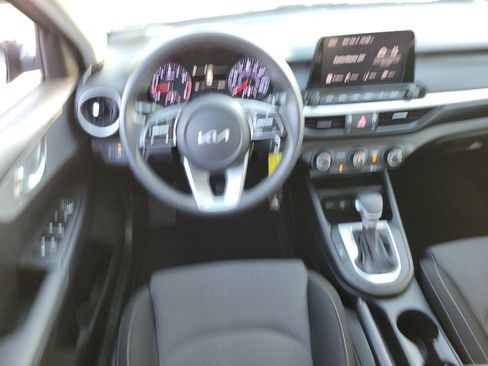 Used 2023 Kia Forte LXS w/ LXS Technology Package FWD image 4