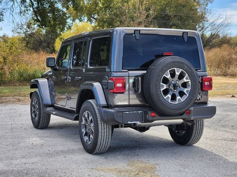 New 2026 Jeep Wrangler Unlimited Sahara AWD/4WD image 3