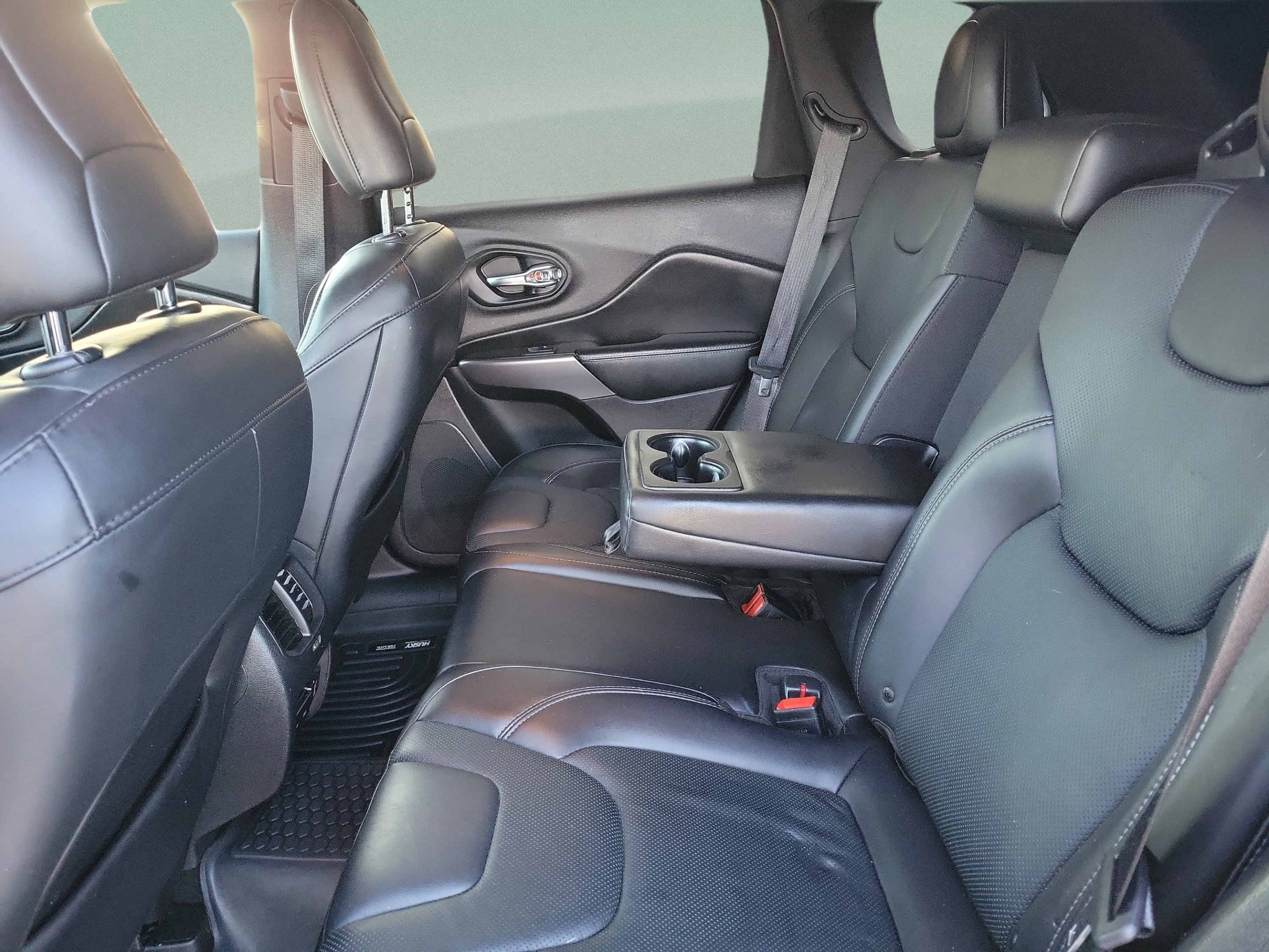 Used 2019 Jeep Cherokee Limited AWD/4WD image 7