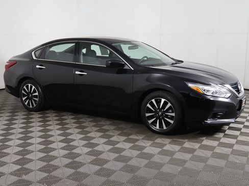 Used 2018 Nissan Altima 2.5 SV FWD image 11