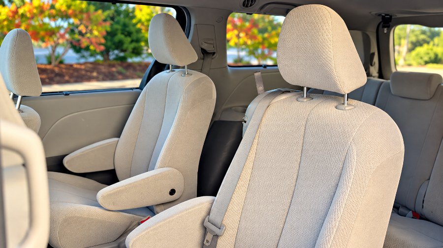 Used 2013 Toyota Sienna LE FWD image 23
