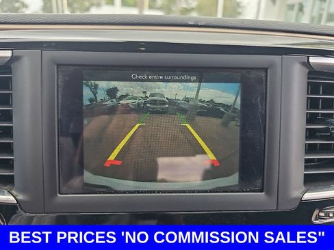 Used 2018 Chrysler Pacifica Touring-L FWD image 23